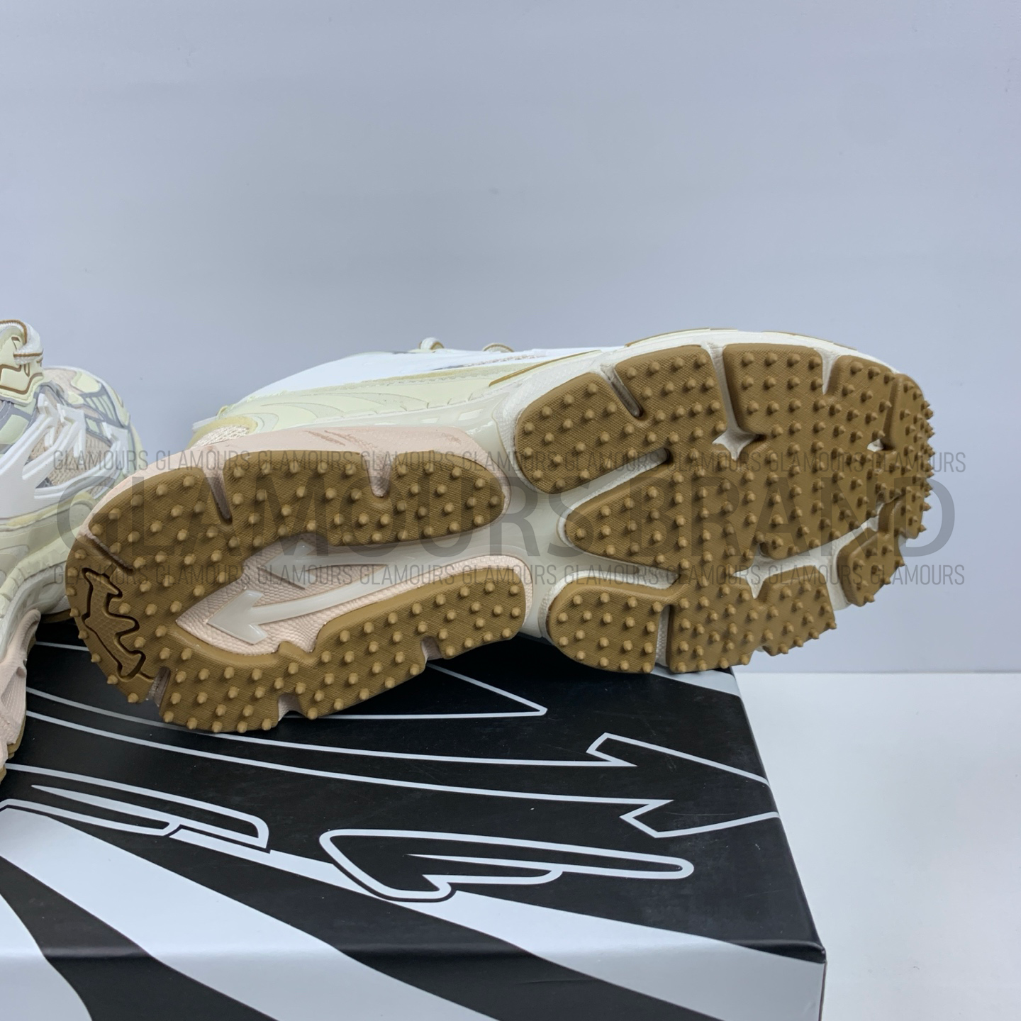 BE RIGHT BACK UNISEX SNEAKERS