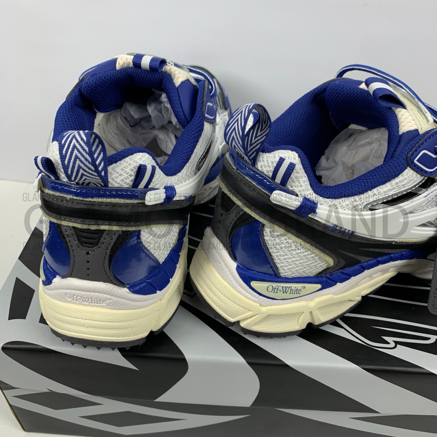 BE RIGHT BACK UNISEX SNEAKERS