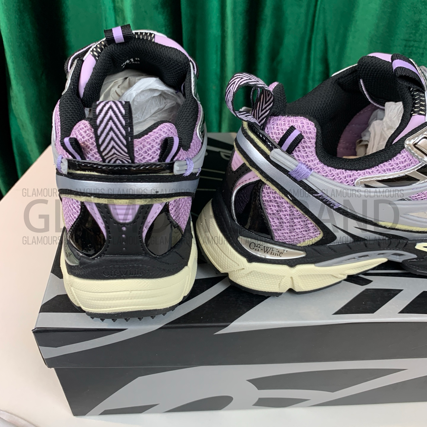 BE RIGHT BACK UNISEX SNEAKERS