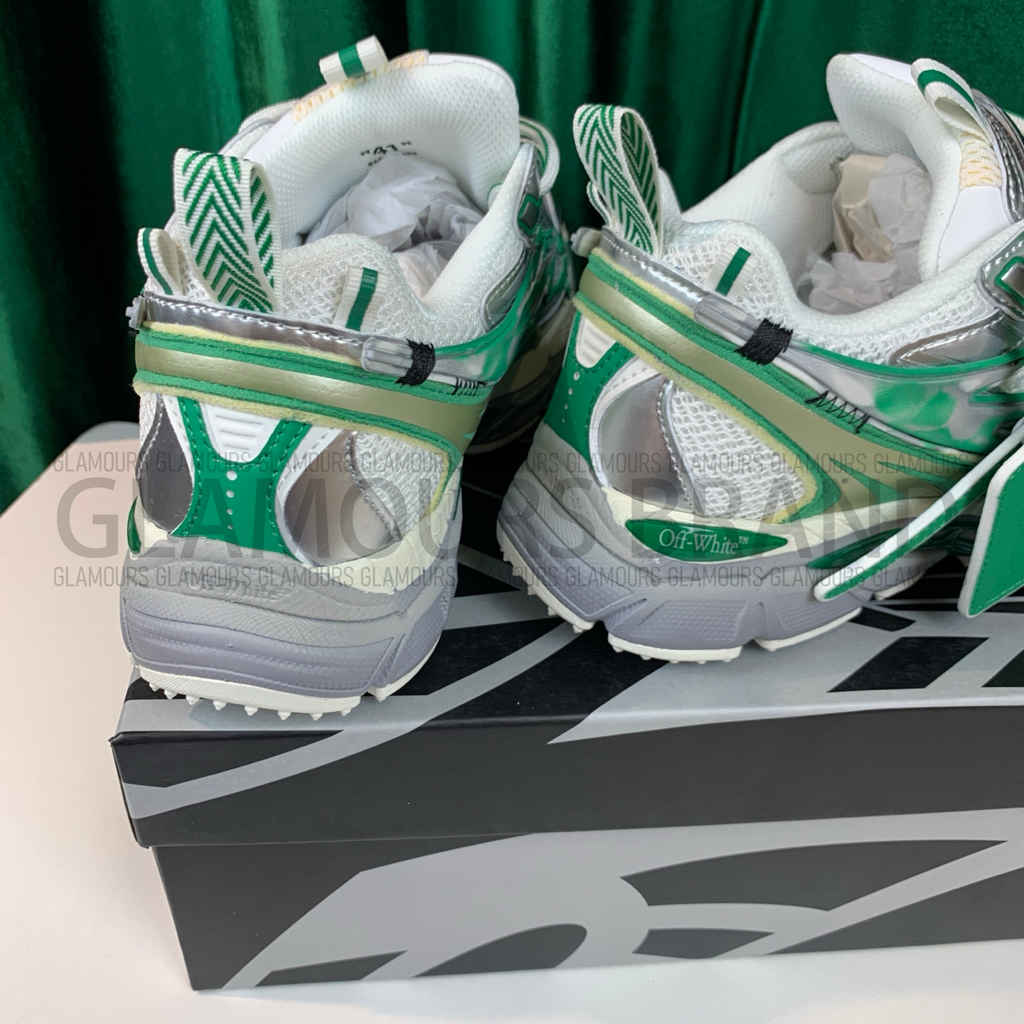 BE RIGHT BACK UNISEX SNEAKERS