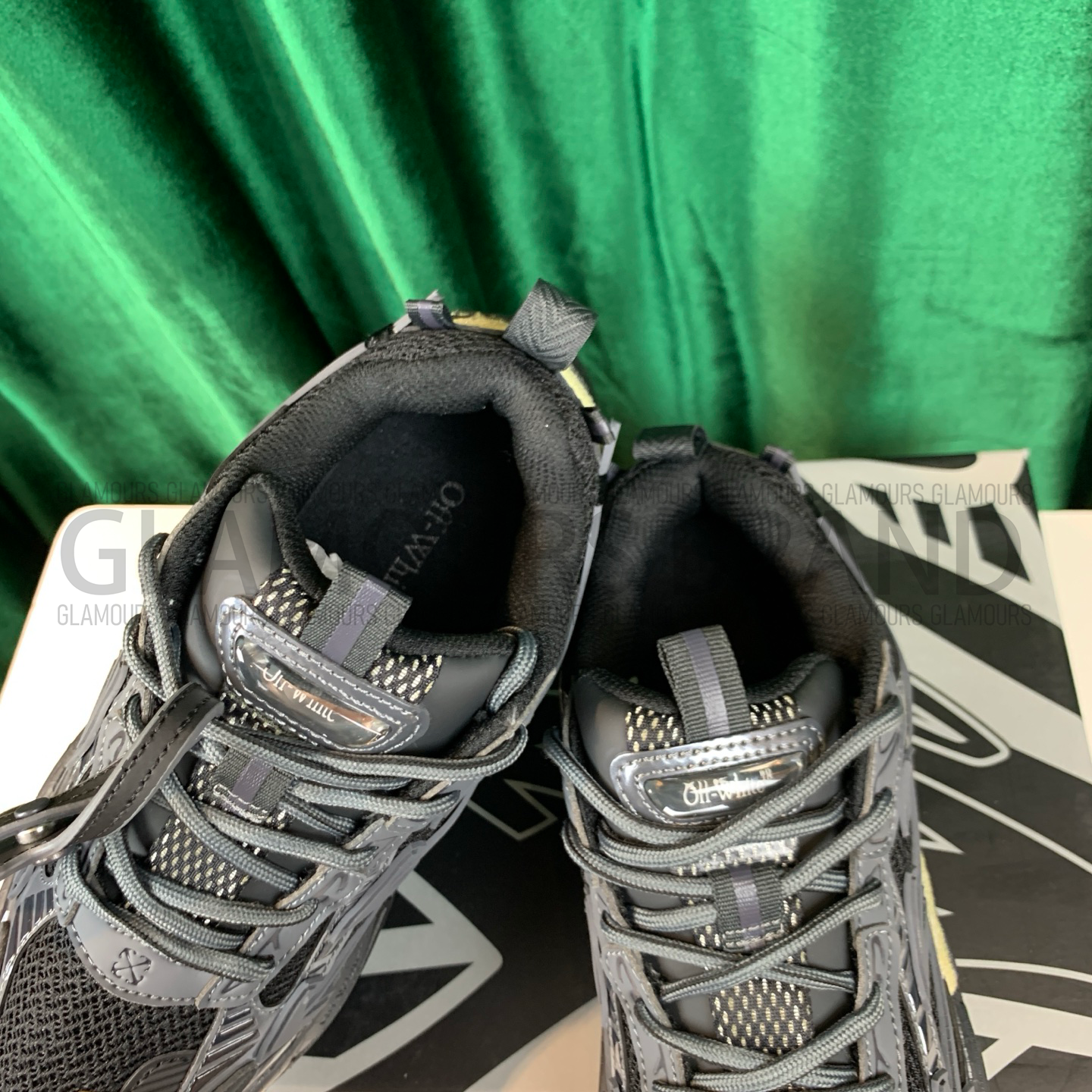 BE RIGHT BACK UNISEX SNEAKERS