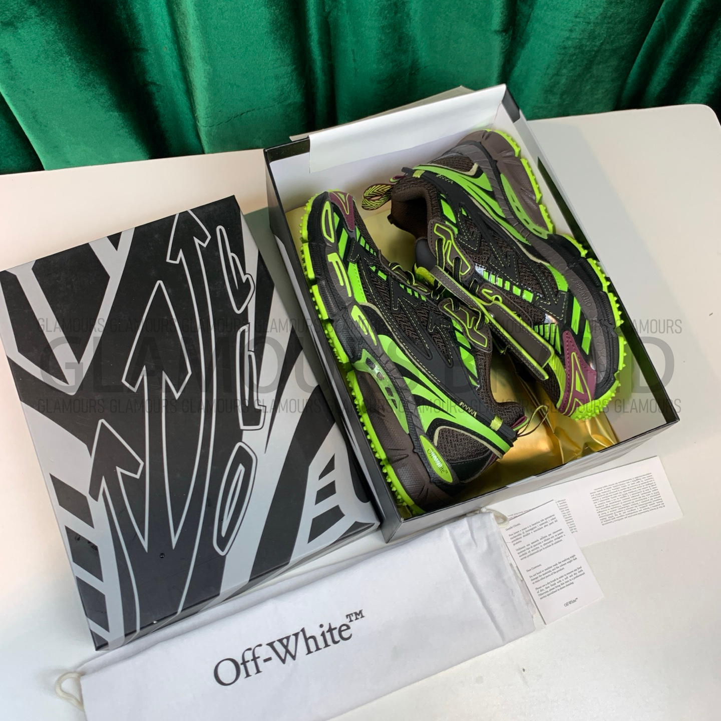 BE RIGHT BACK UNISEX SNEAKERS