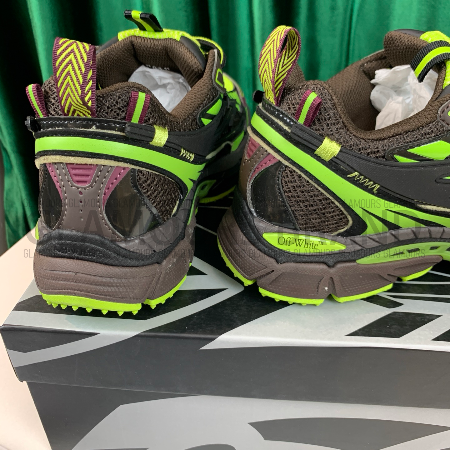 BE RIGHT BACK UNISEX SNEAKERS